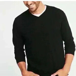 Old Navy men’s v-neck sweater